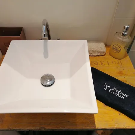 D'hotes 1 - Retro - Un Refuge A Bed & Breakfast